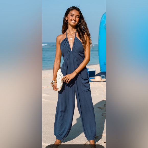 Cupshe Plunge Halter Jogger Jumpsuit - Picture 6 of 14